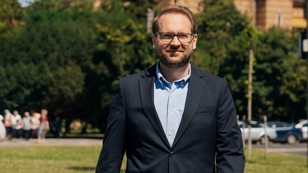Romanian ‘integrity law’ will remove liberal party leader from office Romanian ‘integrity law’ will remove liberal party leader from office