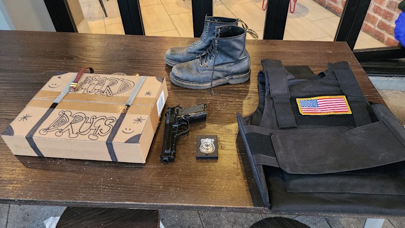 Two men arrested, fake gun and bulletproof vest seized Two men arrested, fake gun and bulletproof vest seized