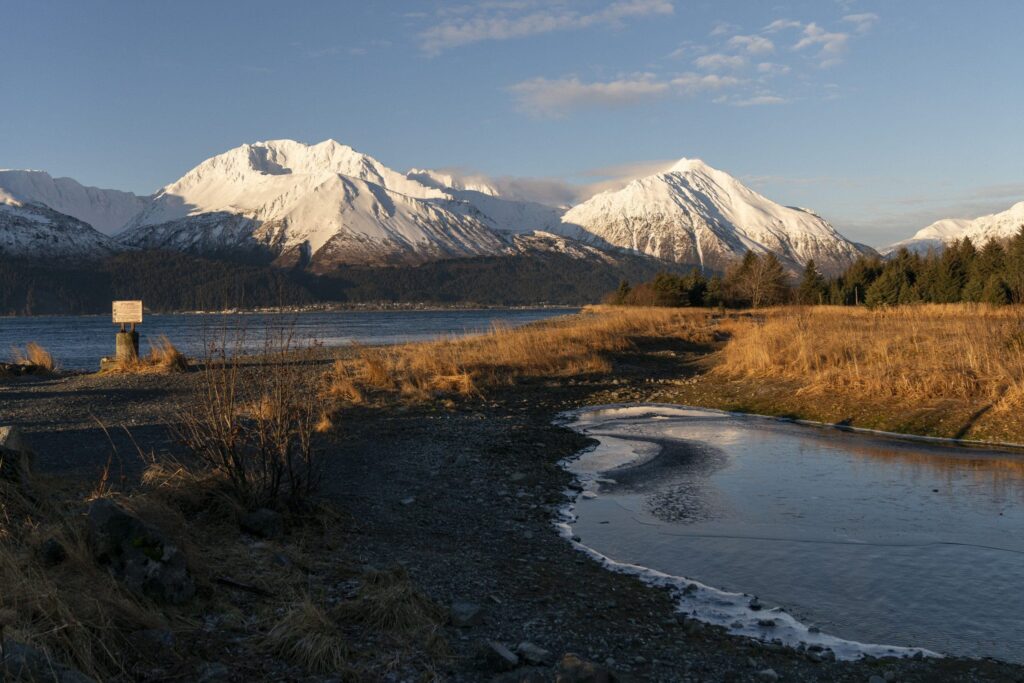 Charter plane crashes near remote radar site in western Alaska, killing all 8 aboard Charter plane crashes near remote radar site in western Alaska, killing all 8 aboard
