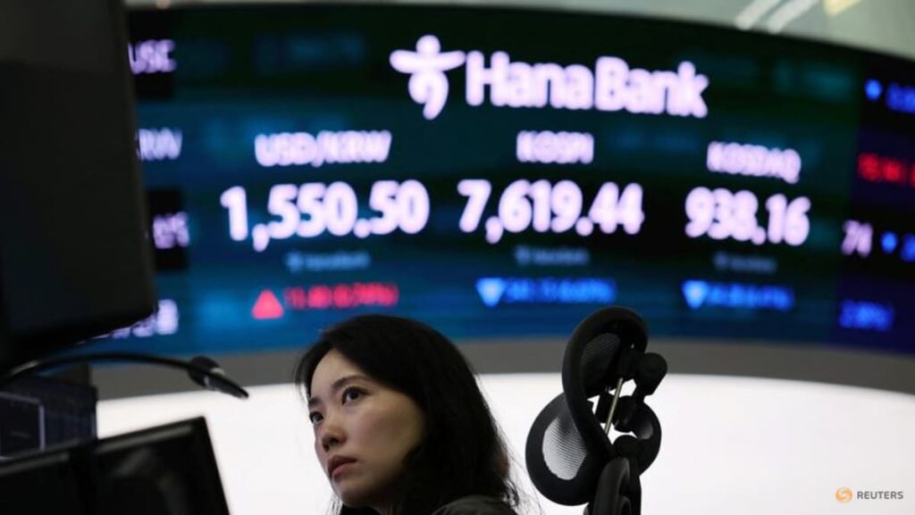 Tech back in fashion as Asian markets extend rebound