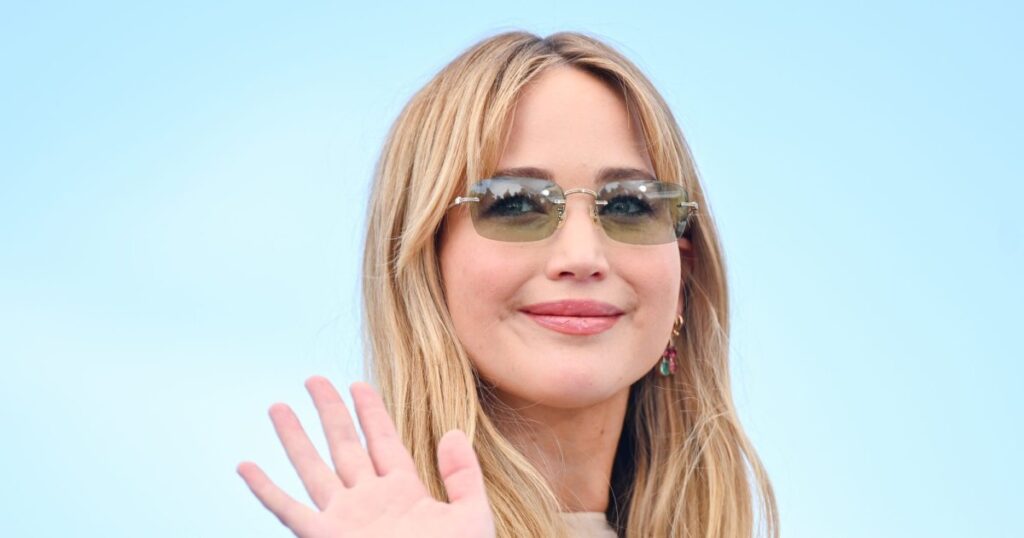 Jennifer Lawrence’s Slouchy Purse Is the Cool Mom Trend We’re Copying This Summer for 