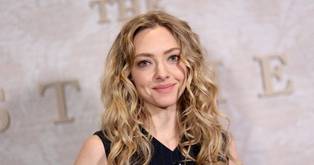 Even Amanda Seyfried Is a Fan of This Crowd-Loved Water Bottle That’s So Clever and Sleek Even Amanda Seyfried Is a Fan of This Crowd-Loved Water Bottle That’s So Clever and Sleek