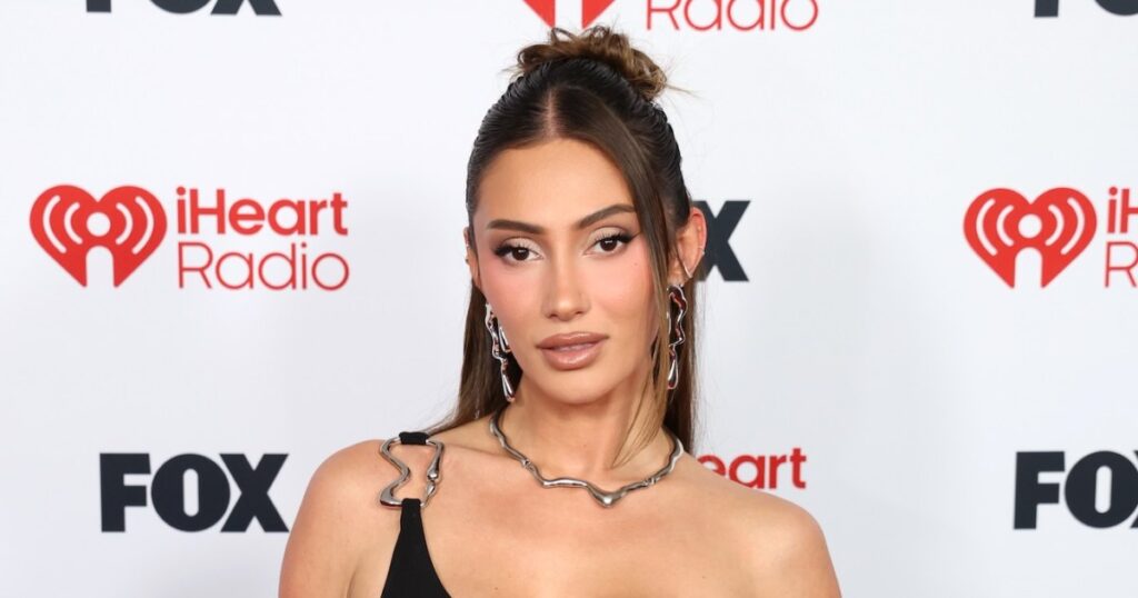 Francesca Farago Shuts Down Body-Shamers Amid Postpartum Journey: ‘Not Promoting an ED’ Francesca Farago Shuts Down Body-Shamers Amid Postpartum Journey: ‘Not Promoting an ED’