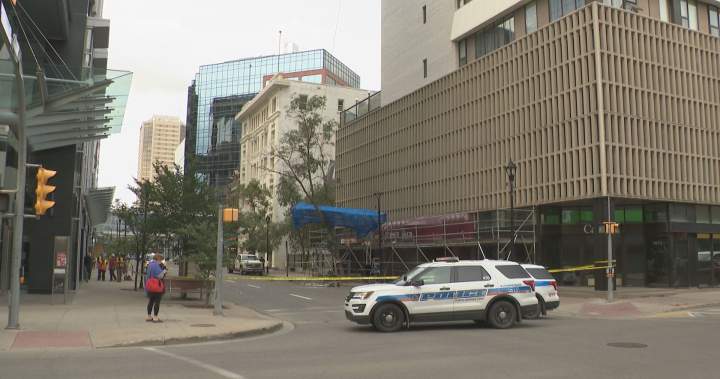 Downtown Regina scaffolding falls, sending 2 to hospital Downtown Regina scaffolding falls, sending 2 to hospital