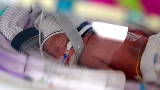 34 year-old Jenitar Sau Na’amoana was already a mum of four when she discovered she had spontaneously conceived identical quadruplets - a 1 in 15 million pregnancy. 