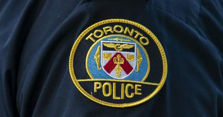 Toronto police officer shot during downtown e-bike robbery Toronto police officer shot during downtown e-bike robbery