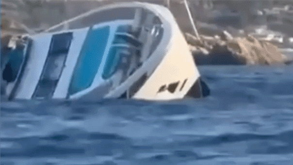 Luxury million yacht caught on camera sinking off coast days after delivery to owner Luxury million yacht caught on camera sinking off coast days after delivery to owner