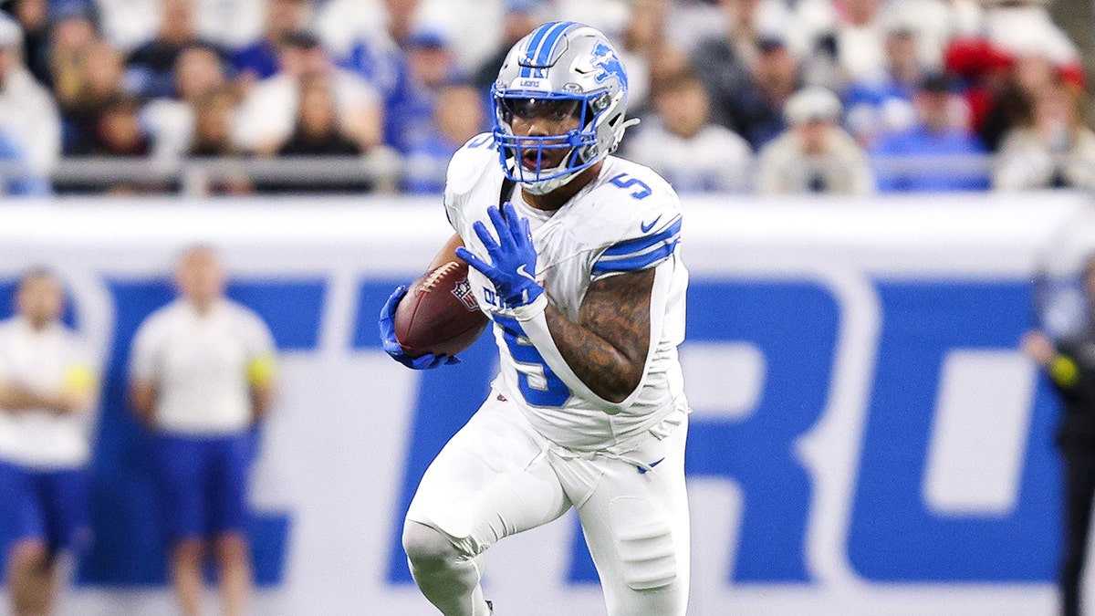 David Montgomery runs on field