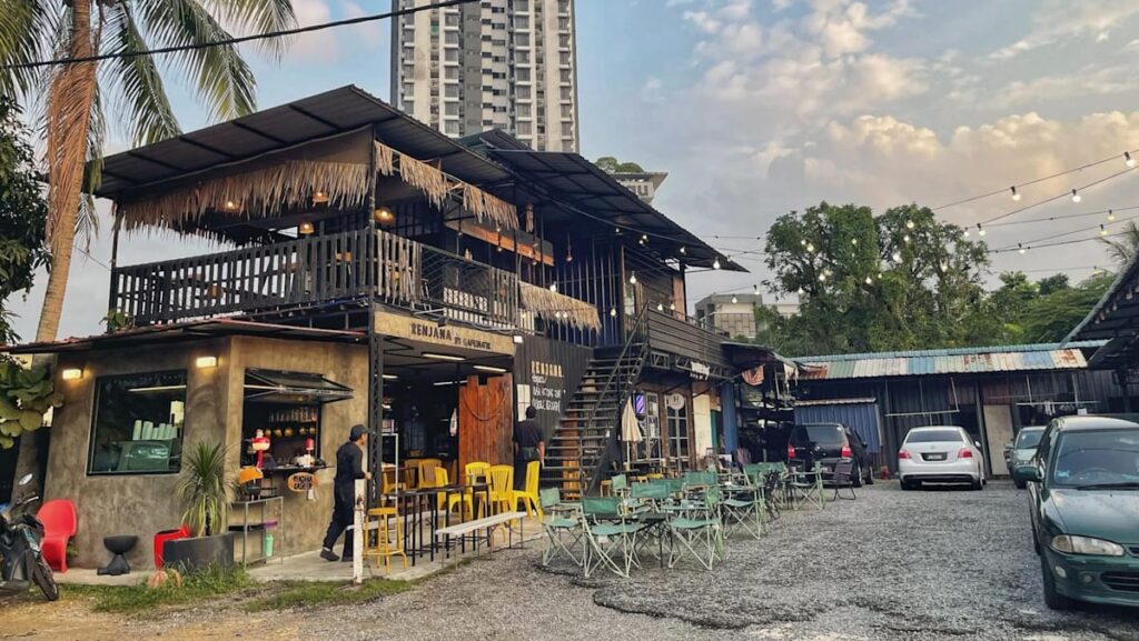 9 Johor Bahru roadside cafes that define the camping chair trend 9 Johor Bahru roadside cafes that define the camping chair trend