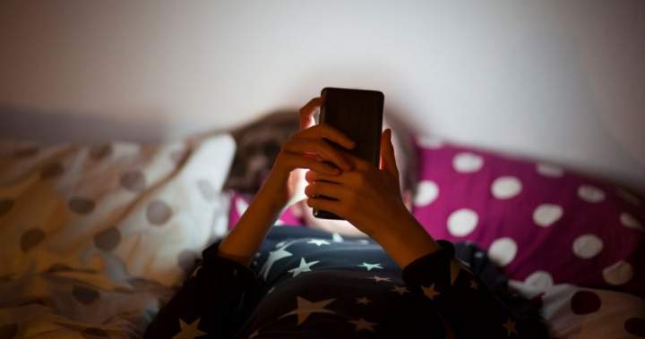 Surge in overnight calls to Kids Help Phone ‘a canary in the coal mine,’ CEO says Surge in overnight calls to Kids Help Phone ‘a canary in the coal mine,’ CEO says