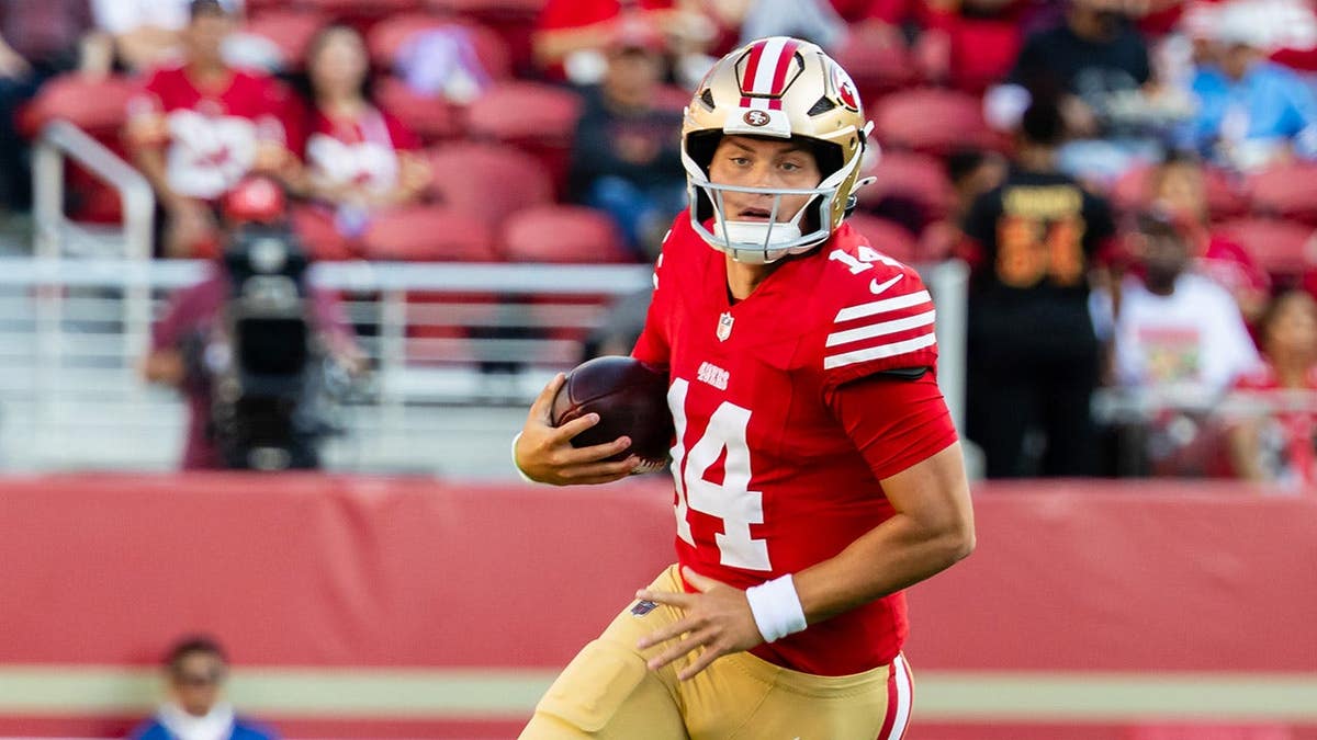 Kurtis Rourke runs the ball during a preseason game at Levi's Stadium.