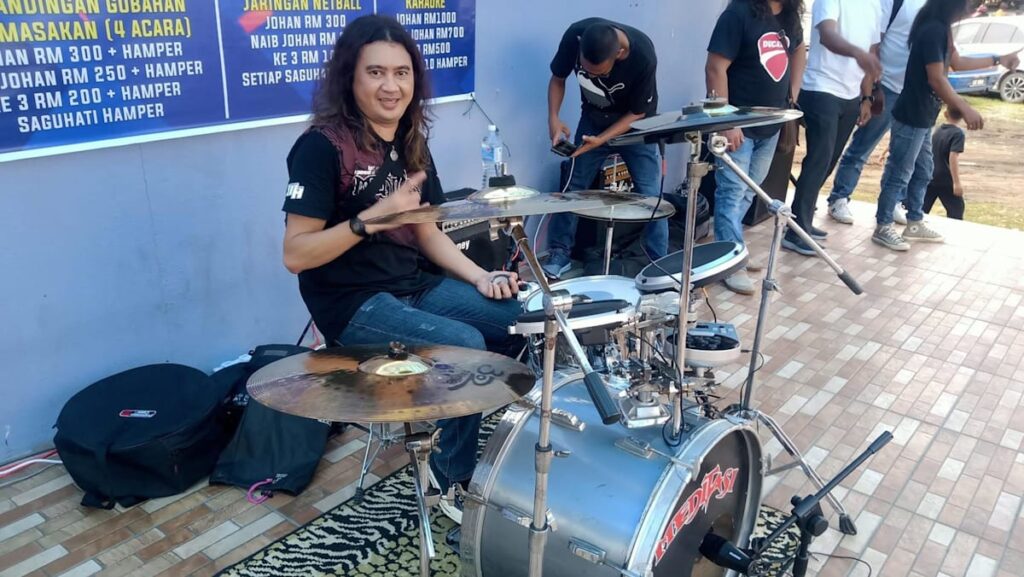 Malaysian drummer dies after collapsing onstage during rock festival in Pahang Malaysian drummer dies after collapsing onstage during rock festival in Pahang