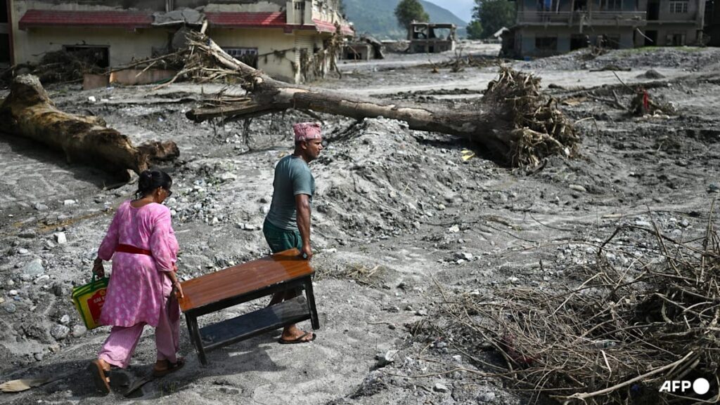 Nepal disaster death toll rises as rescuers scour tunnels