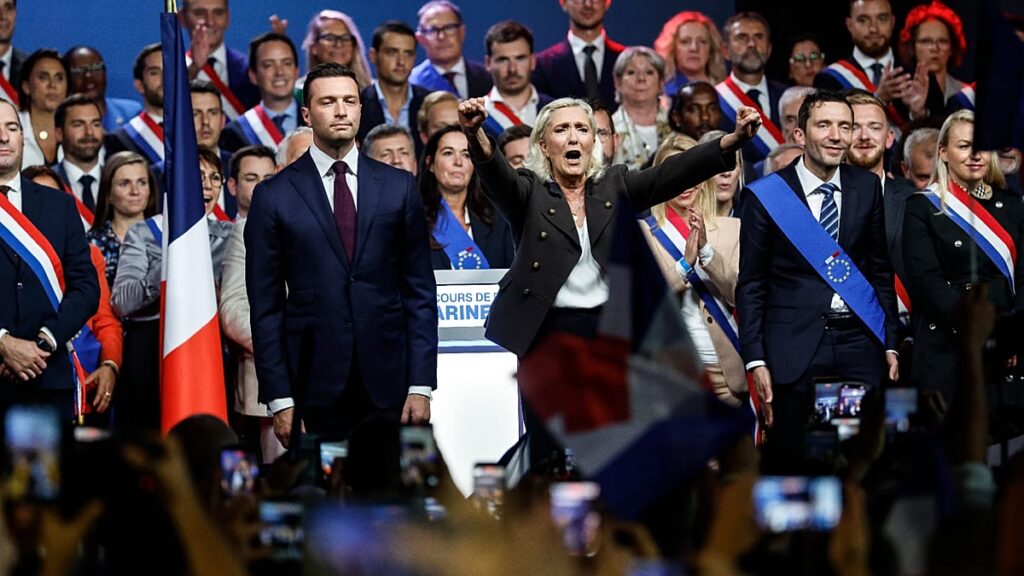 Le Pen vows to prioritise French citizens in first campaign speech Le Pen vows to prioritise French citizens in first campaign speech