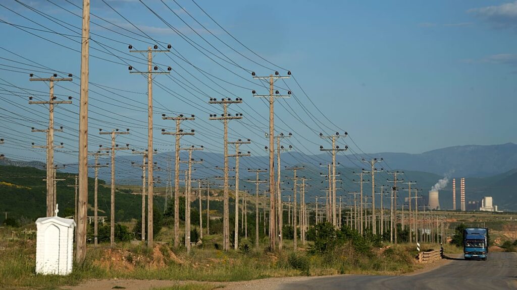 MEPs push tighter energy permit deadlines, setting up EU clash