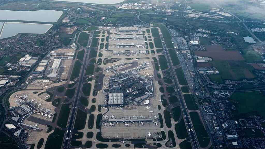 Technical glitch leads to over 1,000 flight cancellations across UK