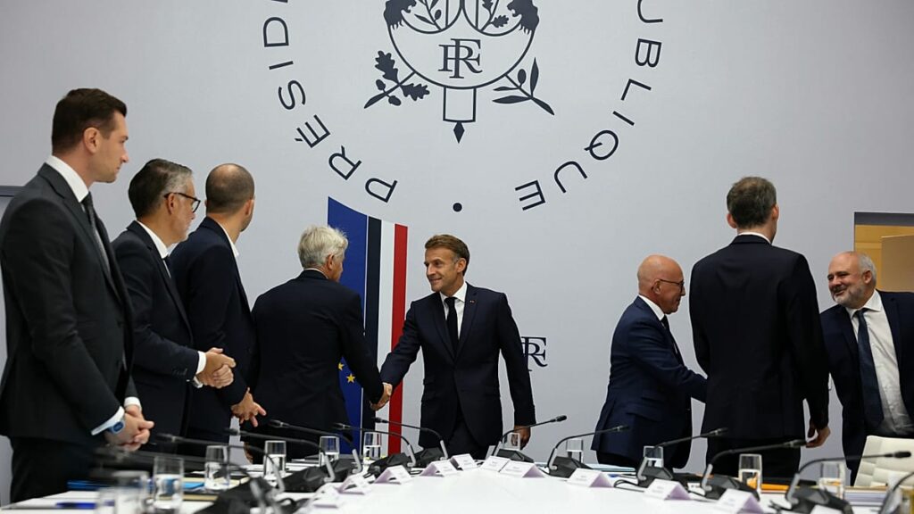 Macron to convene G7 on energy with warning about Russia