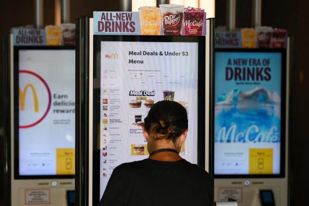 Fast food chains are making a major shift in customer service amid complaints of a ‘lonely and disconnected’ store experience Fast food chains are making a major shift in customer service amid complaints of a ‘lonely and disconnected’ store experience