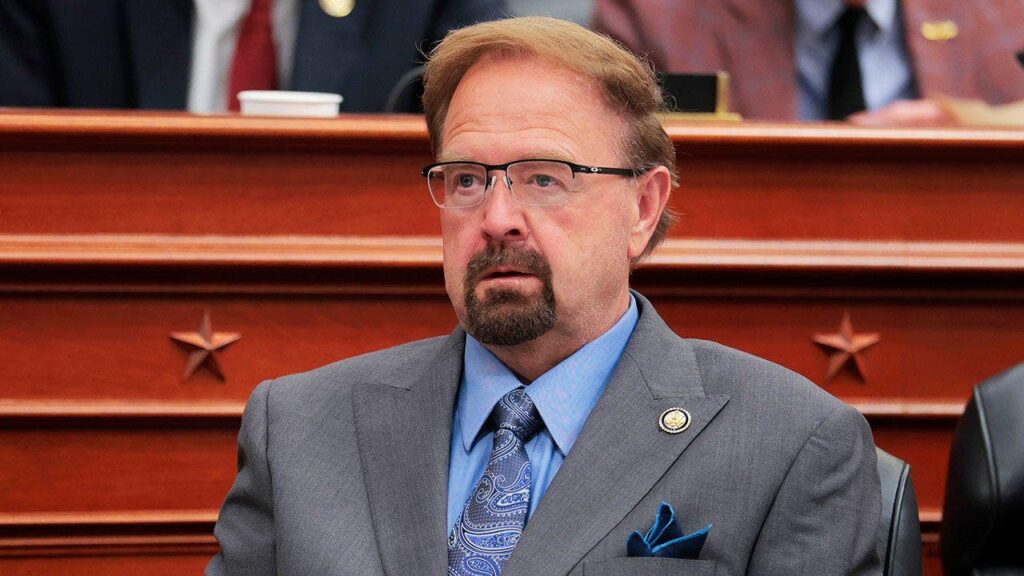 Republicans turn on House GOP lawmaker accused of late-night texts, lavish gifts to female staffers Republicans turn on House GOP lawmaker accused of late-night texts, lavish gifts to female staffers