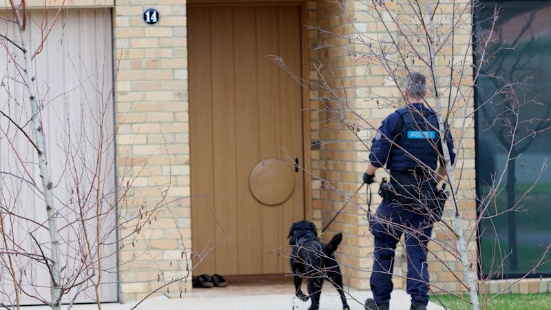 Former CFMEU boss raided in multimillion-dollar bribe probe Former CFMEU boss raided in multimillion-dollar bribe probe