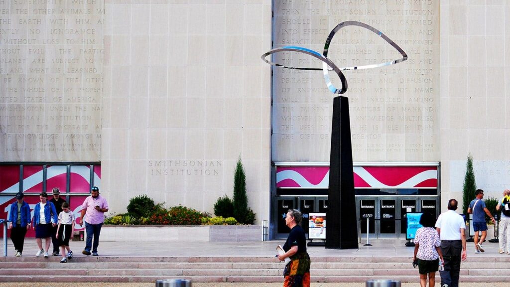 Trump gives Smithsonian days to replace ‘strange modernist sculpture’ with Founding Father Trump gives Smithsonian days to replace ‘strange modernist sculpture’ with Founding Father