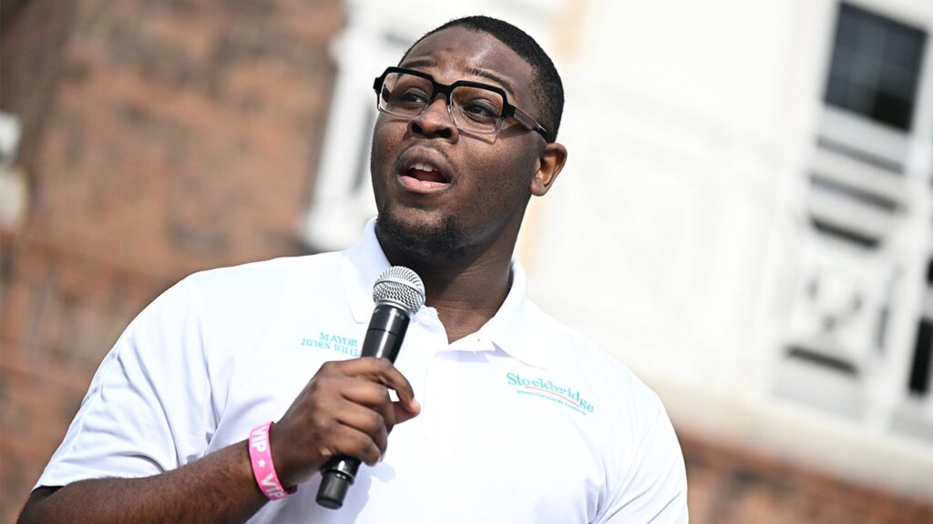 Georgia mayor, 23, ousted 10 months after making history as state’s youngest mayor Georgia mayor, 23, ousted 10 months after making history as state’s youngest mayor