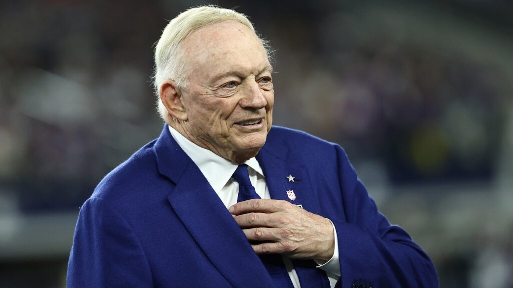Terrell Owens compares Jerry Jones to Donald Trump, says Cowboys owner shows signs of ‘narcissism’ Terrell Owens compares Jerry Jones to Donald Trump, says Cowboys owner shows signs of ‘narcissism’