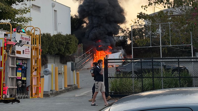 Emergency crews extinguish blaze in South Brisbane car park Emergency crews extinguish blaze in South Brisbane car park