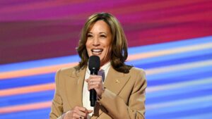 Kamala Harris uses flower analogy to explain social media algorithms while discussing AI, midterms