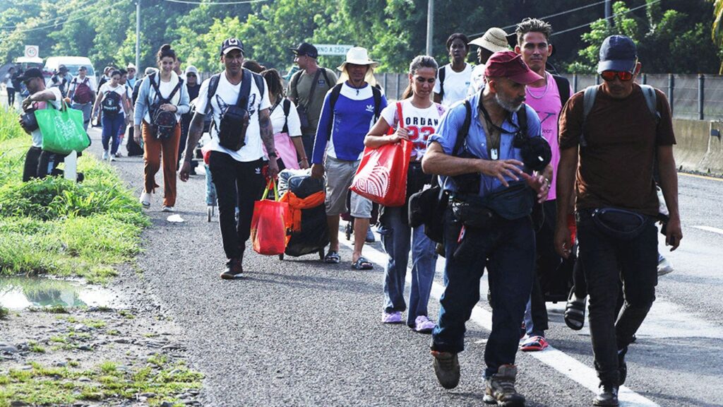 DHS sends ominous warning as migrant caravan heads toward US-Mexico border from Honduras DHS sends ominous warning as migrant caravan heads toward US-Mexico border from Honduras