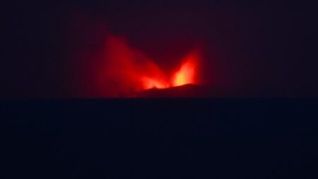 Jakarta airport suspends flights due to Mount Anak Krakatau ash; SIA flights affected Jakarta airport suspends flights due to Mount Anak Krakatau ash; SIA flights affected