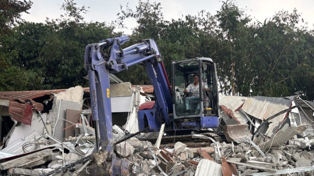 Indonesian authorities demolish luxury prison ‘villas’ where whisky, TVs seized Indonesian authorities demolish luxury prison ‘villas’ where whisky, TVs seized