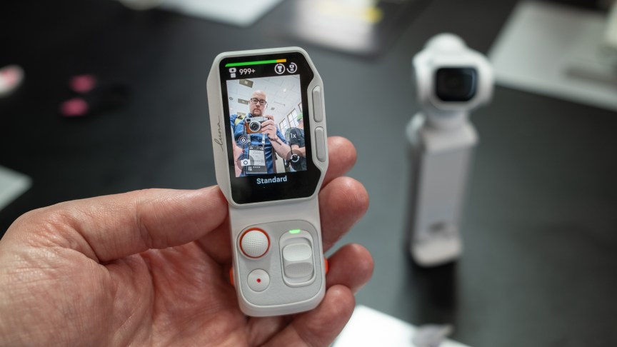 The removable controller of the Insta360 Luna Pro.