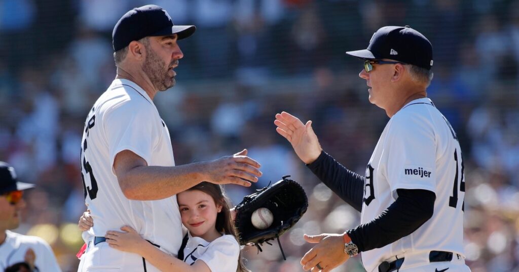 Justin Verlander Was ‘Totally Blindsided’ to See Daughter Run on Field After Last Game: ‘Sobbing’ Justin Verlander Was ‘Totally Blindsided’ to See Daughter Run on Field After Last Game: ‘Sobbing’