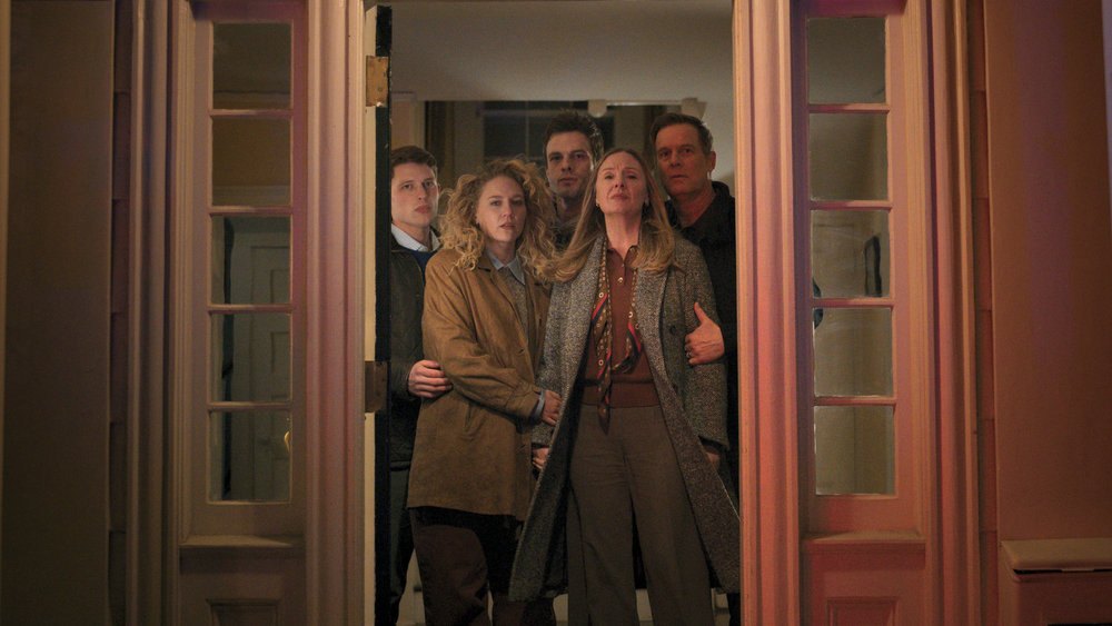 Line of Fire’s Peter Krause and Hope Davis Break Down Show’s Shocking Premiere Plot Twist (Exclusive) Line of Fire’s Peter Krause and Hope Davis Break Down Show’s Shocking Premiere Plot Twist (Exclusive)