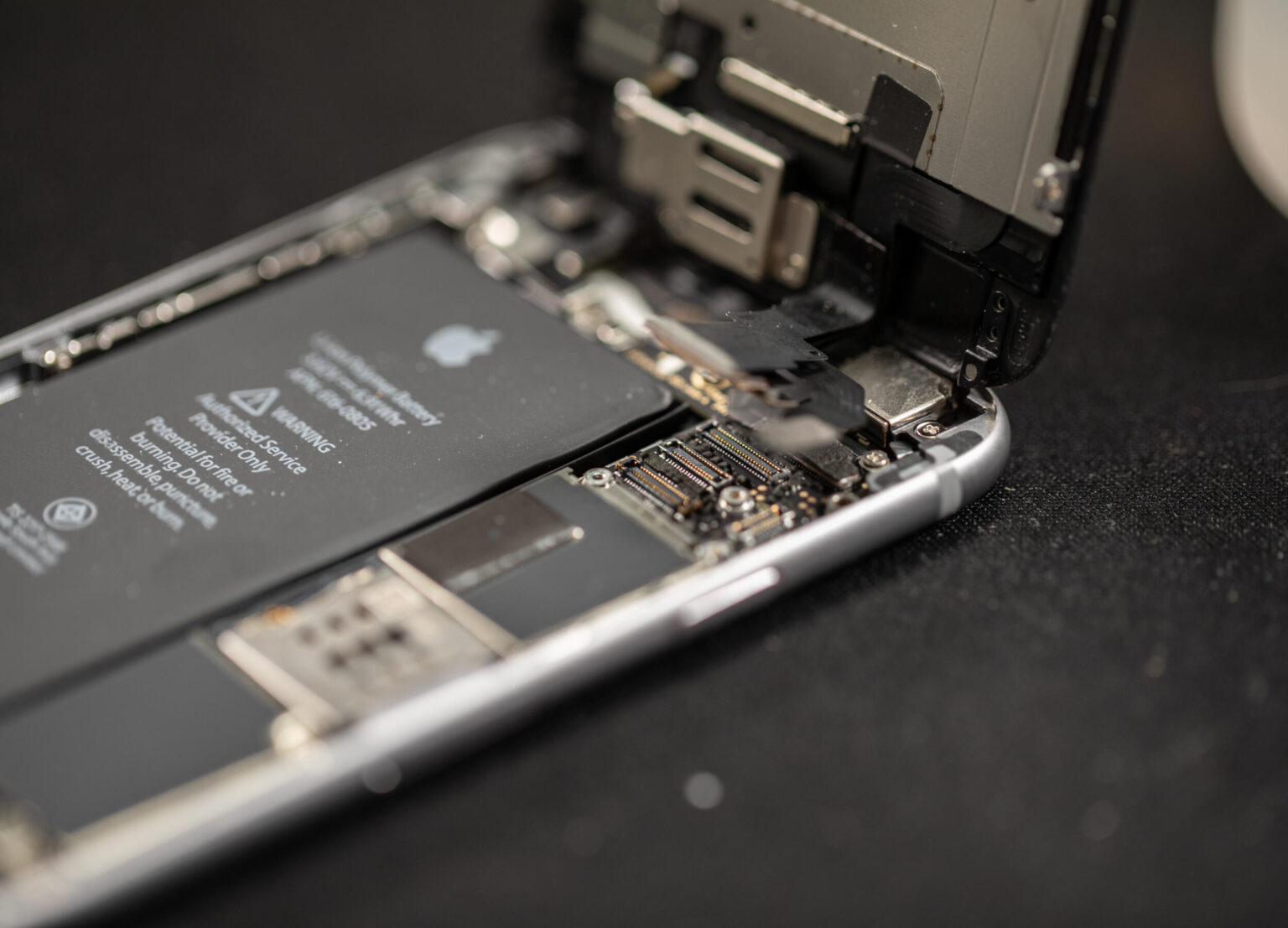 Battery Replacement Has Gotten Pricier for Apple’s Latest iPhone 18 Pro Models Battery Replacement Has Gotten Pricier for Apple’s Latest iPhone 18 Pro Models