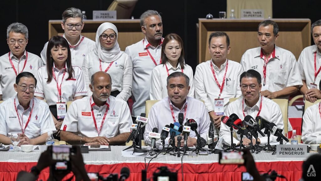 Malaysia’s Transport Minister Anthony Loke resigns over former PM Najib’s conditional pardon, other DAP ministers to stay on Malaysia’s Transport Minister Anthony Loke resigns over former PM Najib’s conditional pardon, other DAP ministers to stay on