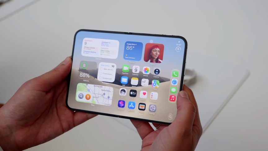 The iPhone Duo's inner display home page.
