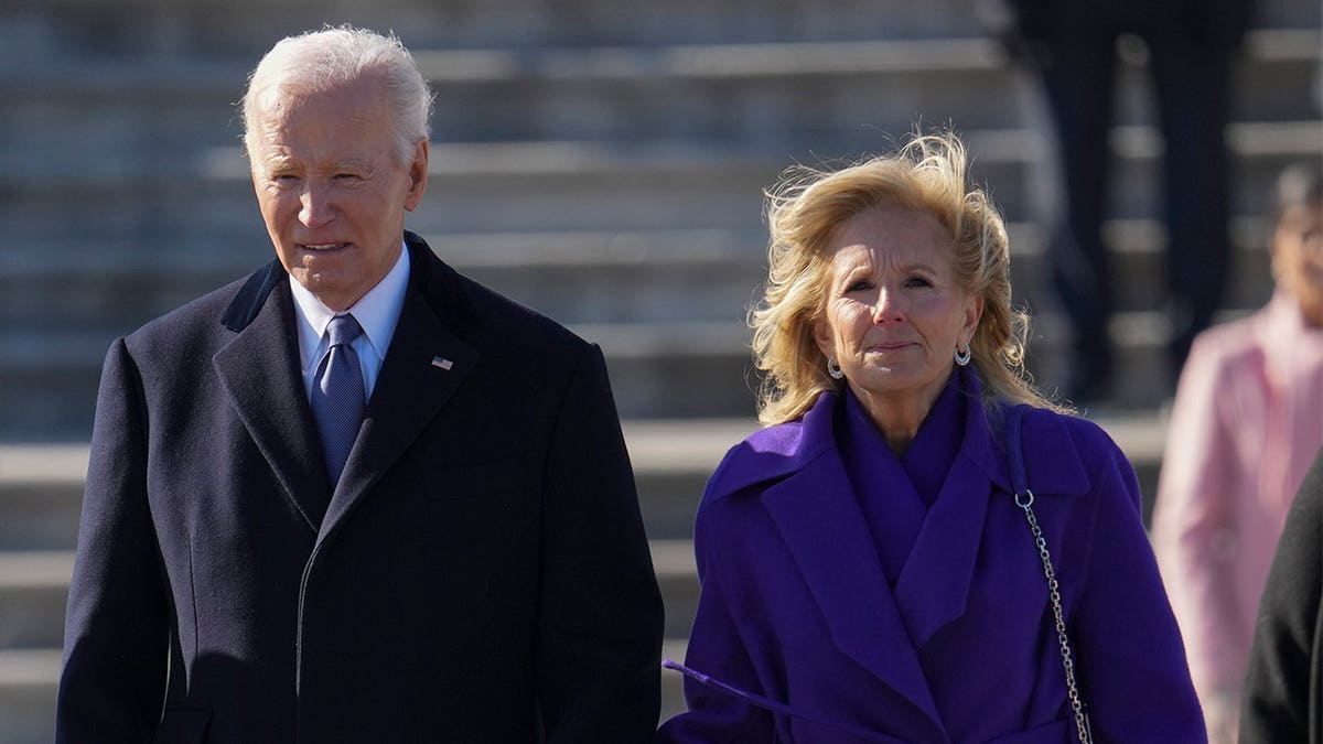 Joe Biden and Jill Biden board a helicopter outside the U.S. Capitol.