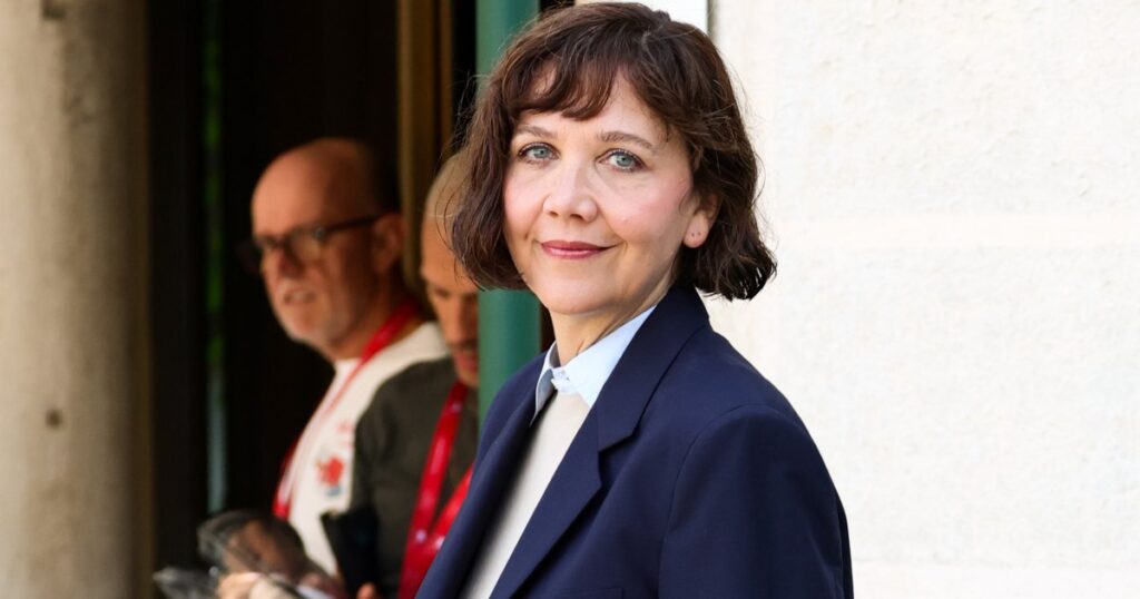 Maggie Gyllenhaal’s Rich-Looking Navy Blazer Is So ‘City Girl Chic’ — Nail the Look for 