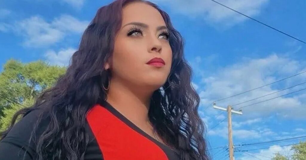 Mom Fatally Stabbed in ‘Unprovoked Attack’ While Taking Break Outside of Chipotle Where She Worked Mom Fatally Stabbed in ‘Unprovoked Attack’ While Taking Break Outside of Chipotle Where She Worked