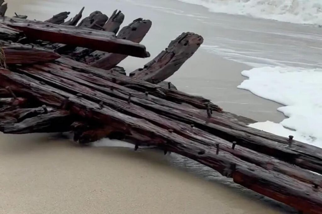 Nor’easter uncovers 19th-century Nantucket shipwreck as storm batters East Coast Nor’easter uncovers 19th-century Nantucket shipwreck as storm batters East Coast