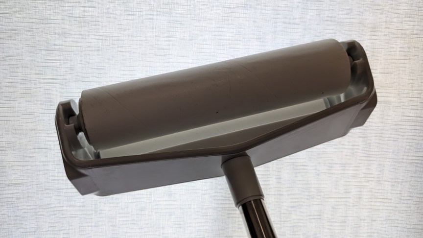 sandbar-roller-cleaning-white-window-shade