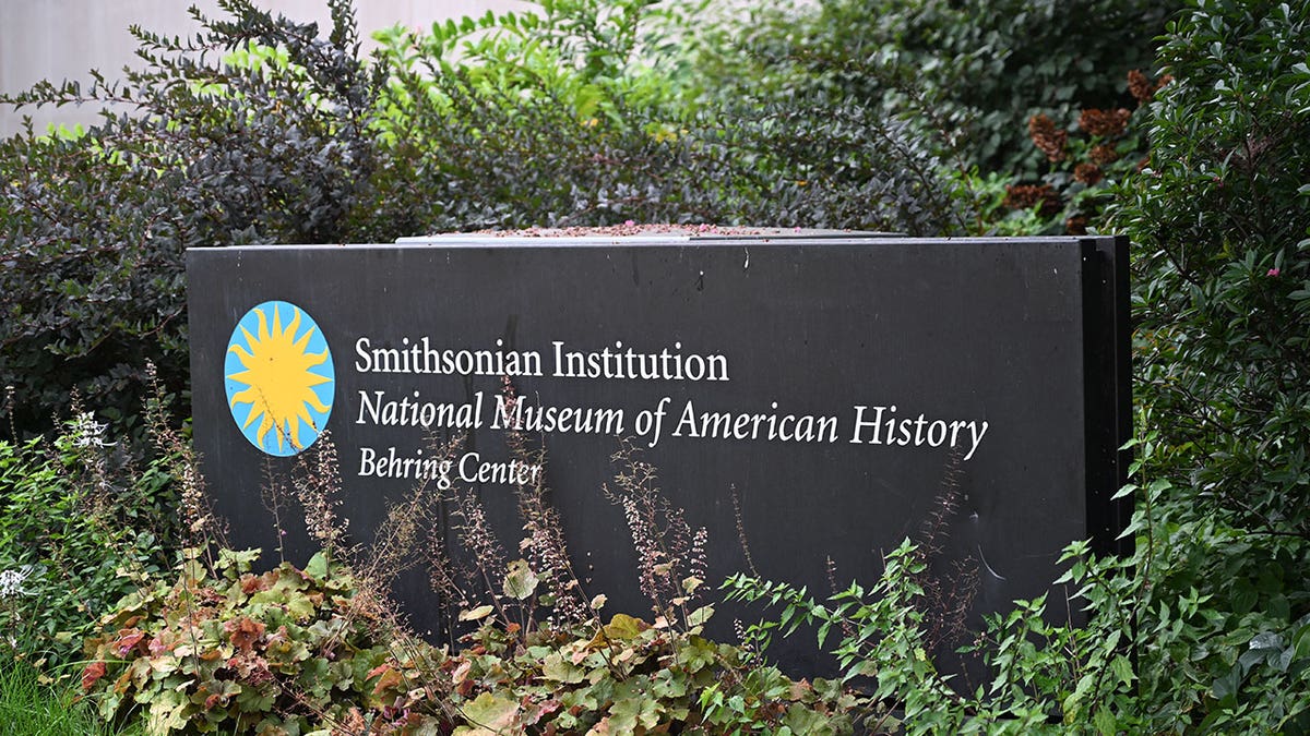 Smithsonian_Institute_museums_Trump_White_House_review_exhibits