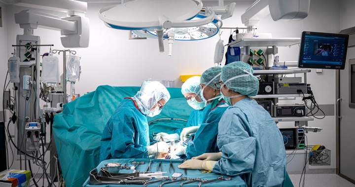Doctors urge women to remove fallopian tubes to reduce ovarian cancer risk Doctors urge women to remove fallopian tubes to reduce ovarian cancer risk