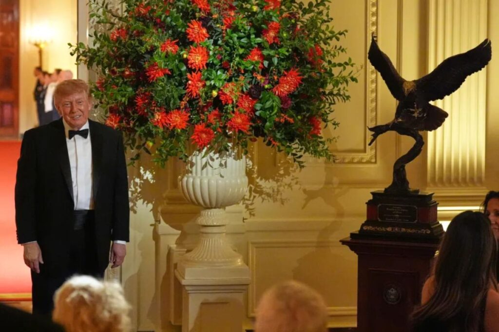 Trump gifts Xi a bald eagle sculpture — invites him to tour new ballroom — at White House state dinner