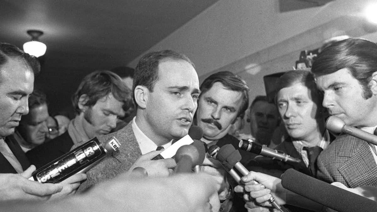 Vincent Bugliosi speaks to journalists outside a courtroom after a jury verdict.